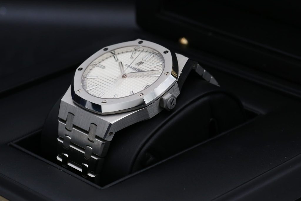 Audemars Piguet 15500ST White ROYAL OAK  41mm