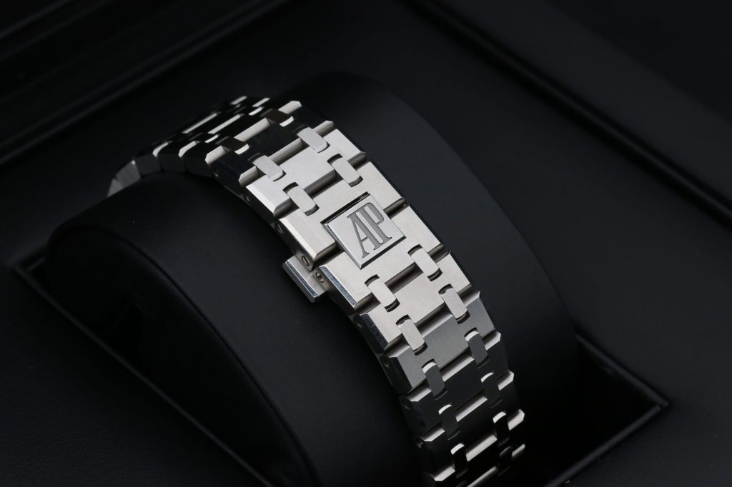 Audemars Piguet 15500ST White ROYAL OAK  41mm