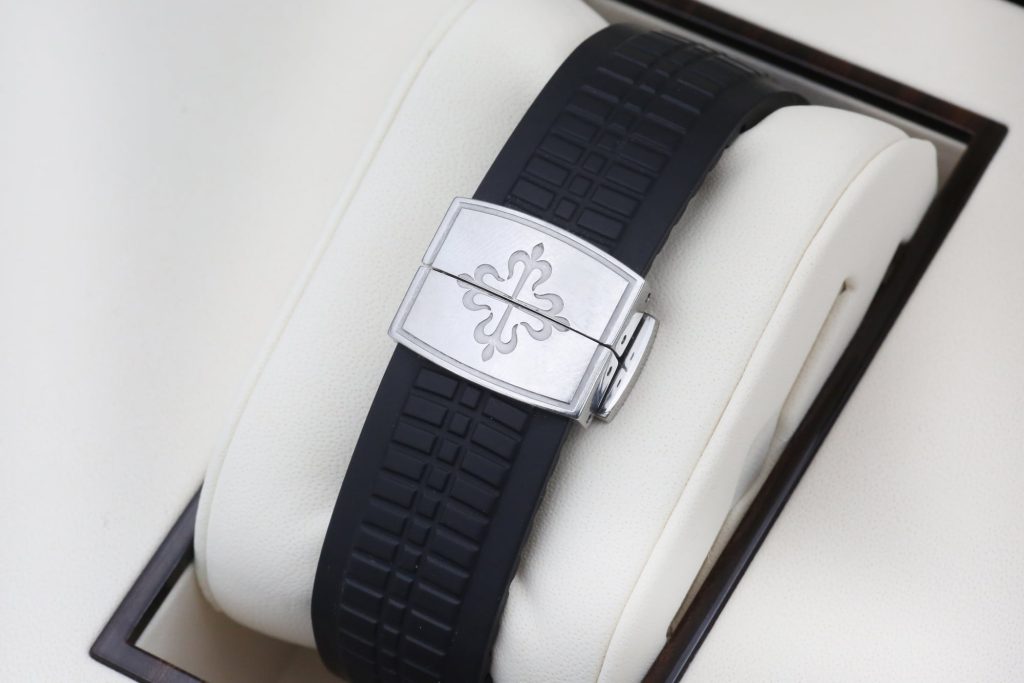 Patek Philippe 5164A-001 Black AQUANAUT 40mm 2015