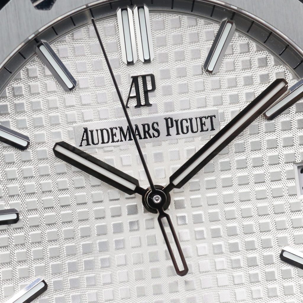 Audemars Piguet 15500ST White ROYAL OAK  41mm