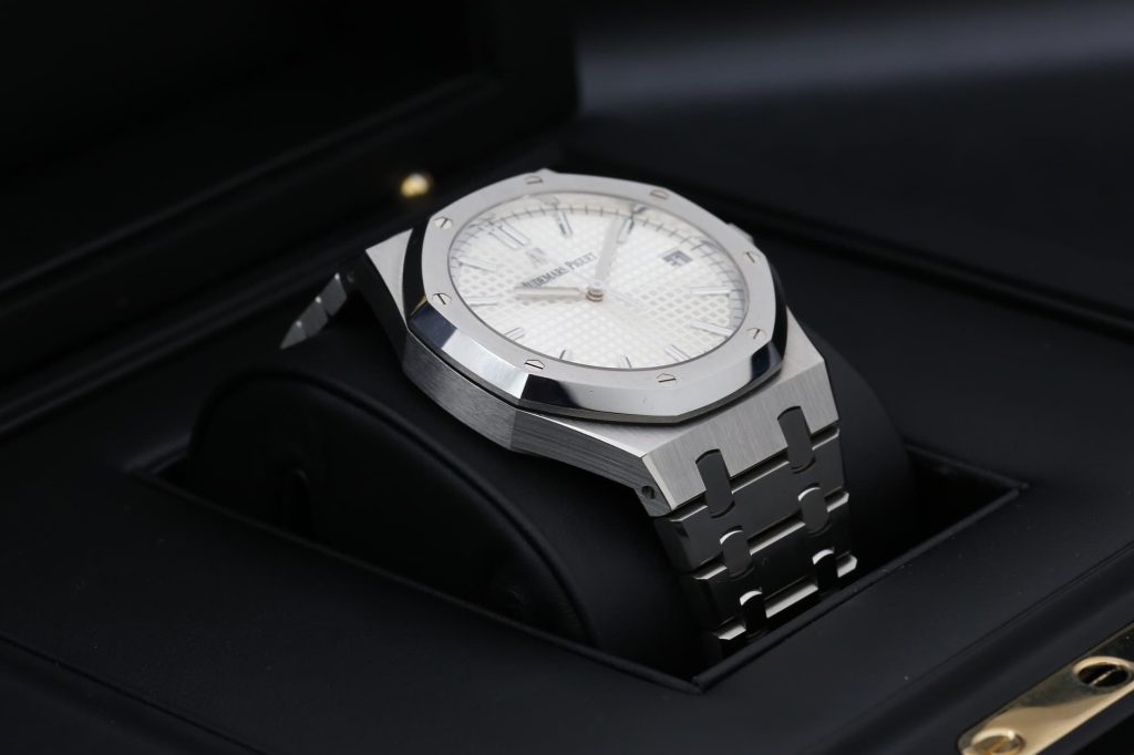 Audemars Piguet 15500ST White ROYAL OAK  41mm