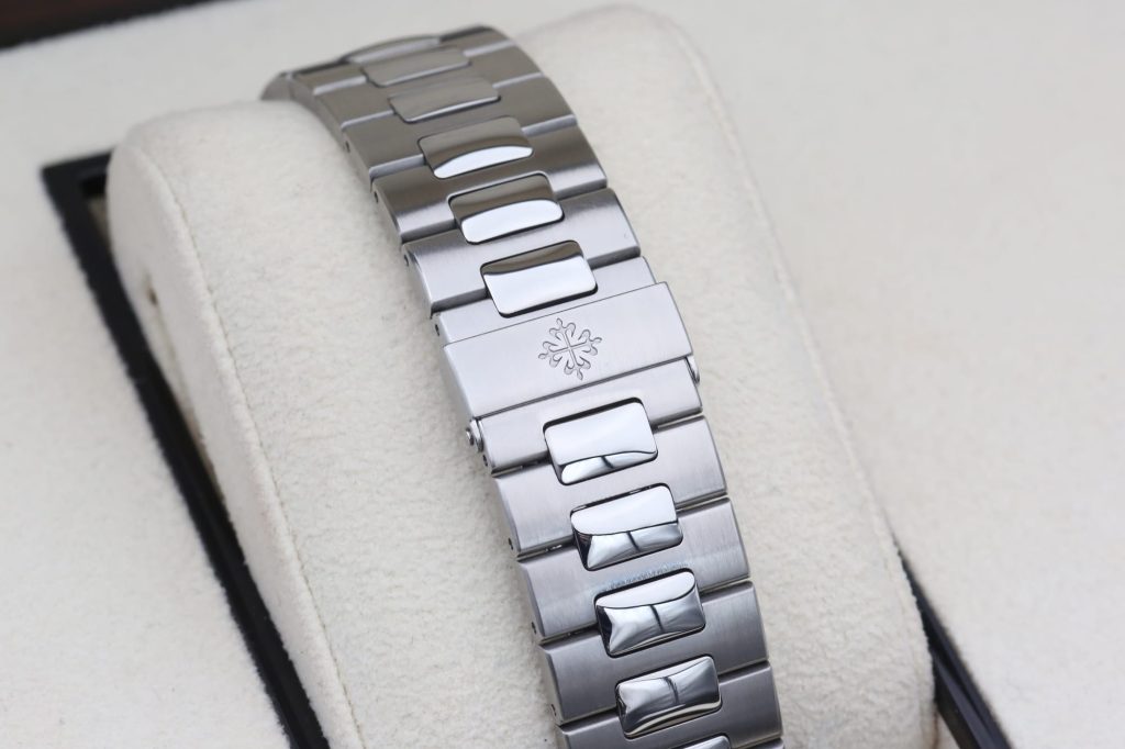Patek Philippe 5712/1A-001 Blue NAUTILUS 40mm 2013