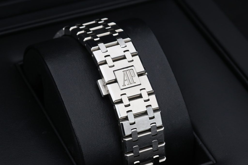 Audemars Piguet 26320ST.00.1220.ST.02 White ROYAL OAK  41mm 2013