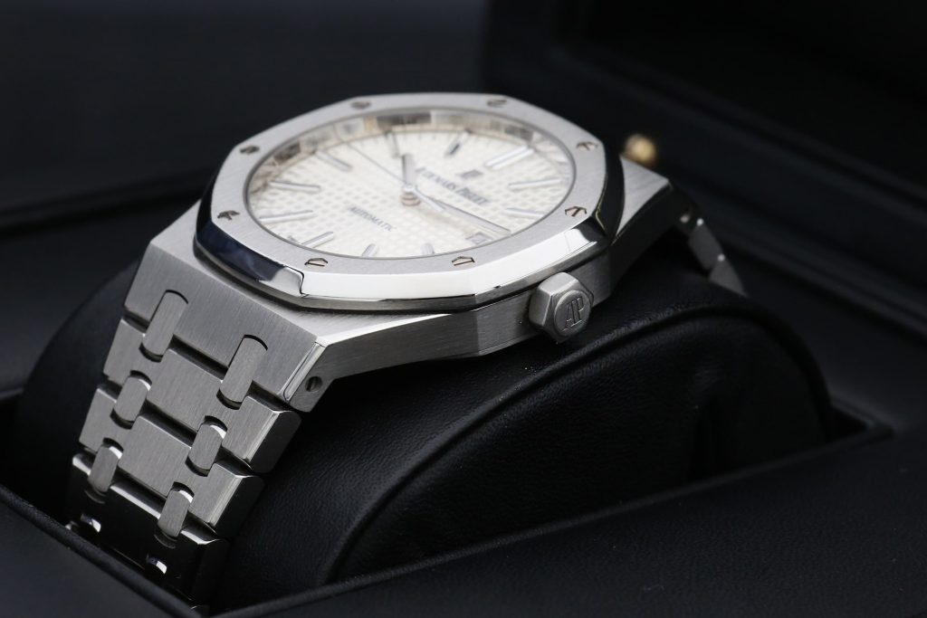 Audemars Piguet 15400ST.OO.1220ST.02 White ROYAL OAK 41mm 2016