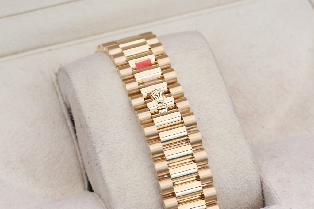 Rolex Day-Date Sundust Roman 228238 40mm 2023