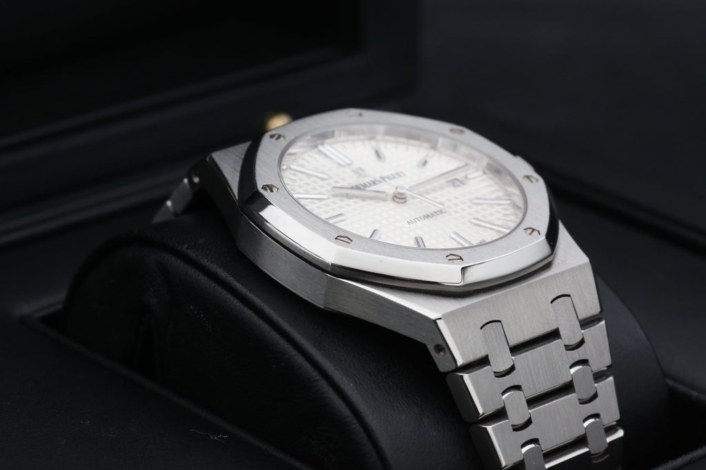 Audemars Piguet 15400ST.OO.1220ST.02 White ROYAL OAK 41mm 2016