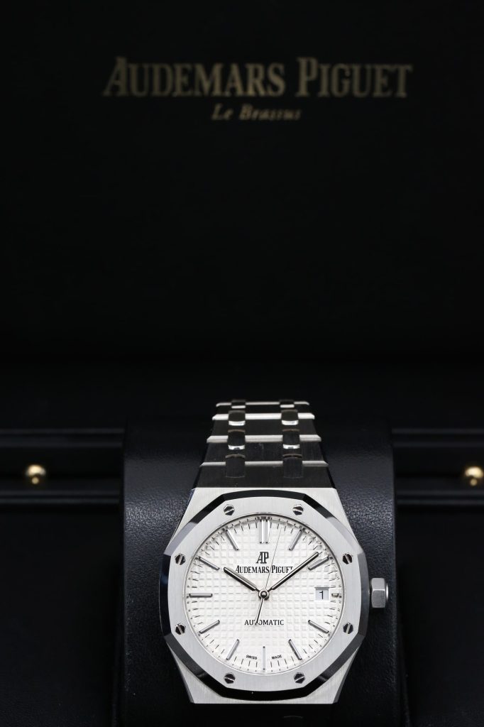 Audemars Piguet 15450ST.00.1256ST.01 White ROYAL OAK  37mm 2017