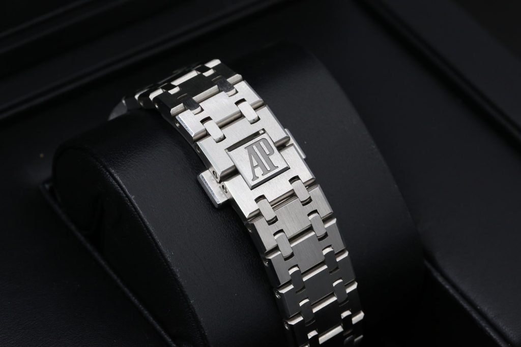 Audemars Piguet 15450ST.00.1256ST.01 White ROYAL OAK  37mm 2017