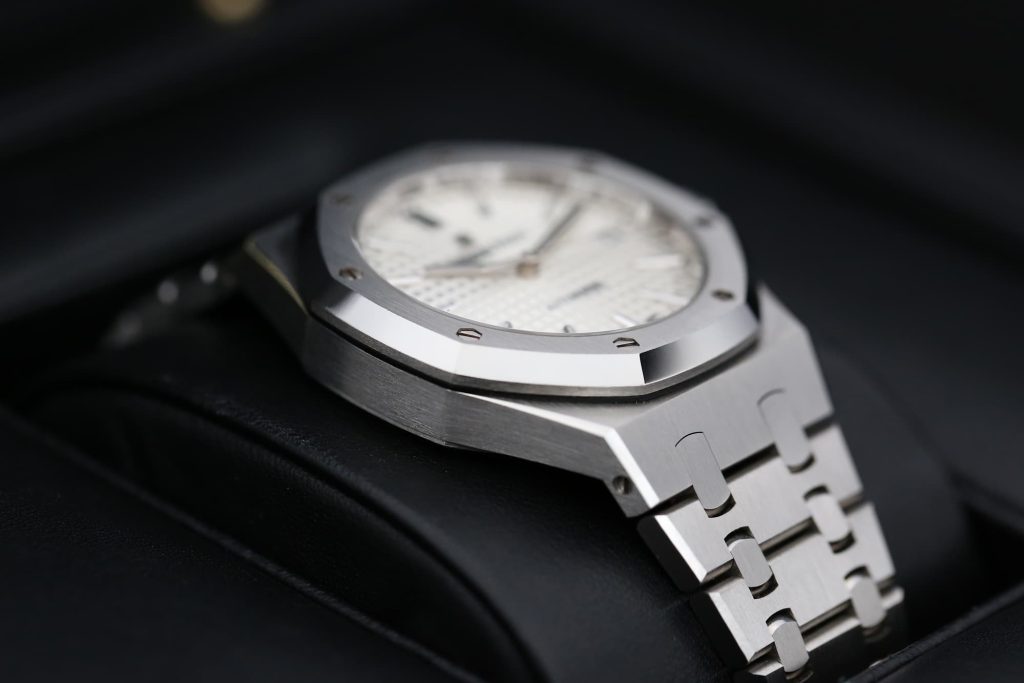 Audemars Piguet 15450ST.00.1256ST.01 White ROYAL OAK  37mm 2017