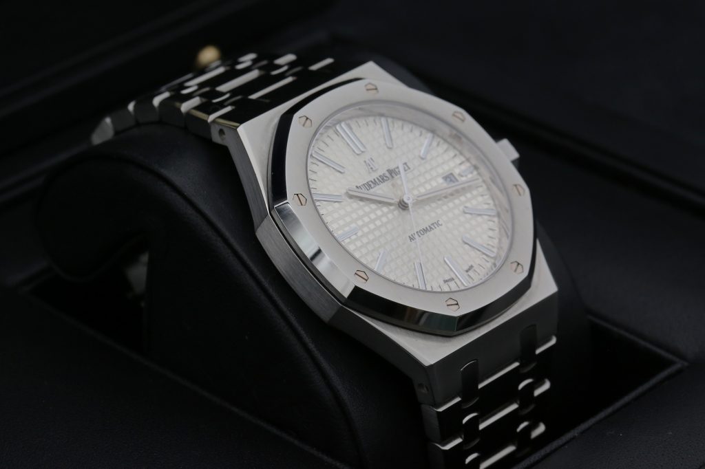 Audemars Piguet 15400ST.OO.1220ST.02 White ROYAL OAK 41mm 2018