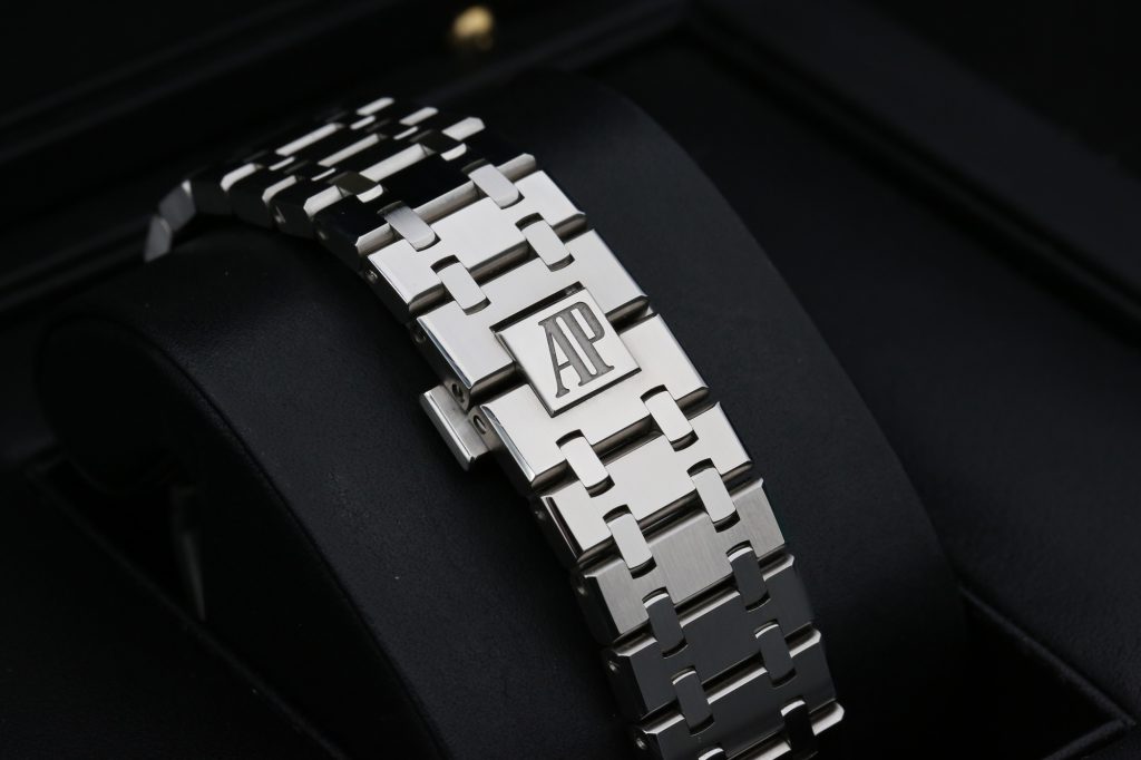 Audemars Piguet 15400ST.OO.1220ST.02 White ROYAL OAK 41mm 2018