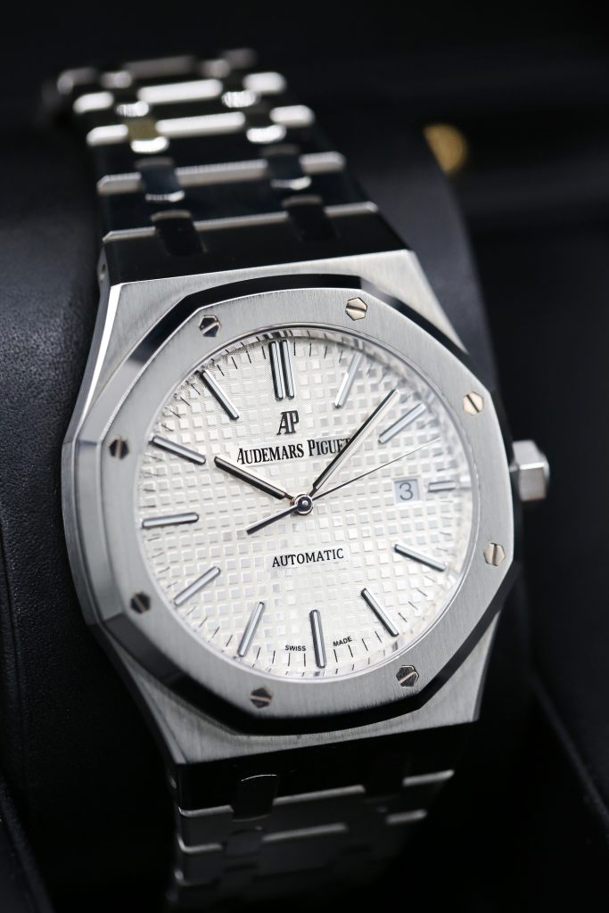 Audemars Piguet 15400ST.OO.1220ST.02 White ROYAL OAK 41mm 2018