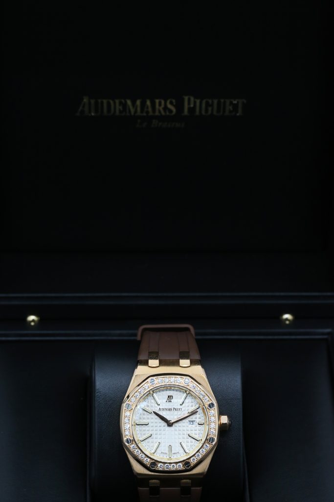 Audemars Piguet 67601OR.ZZ.D080CA.01 White LADIES ROYAL OAK 33mm 2010