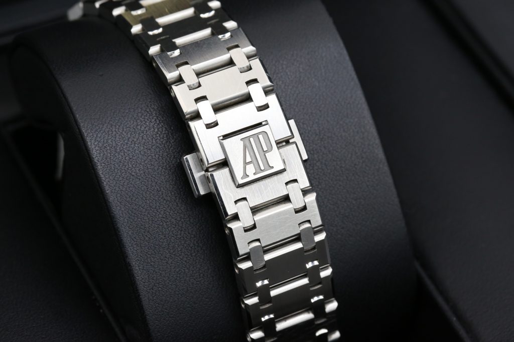 Audemars Piguet 15202ST.OO.1240ST.01.A Blue ROYAL OAK 39mm 2017
