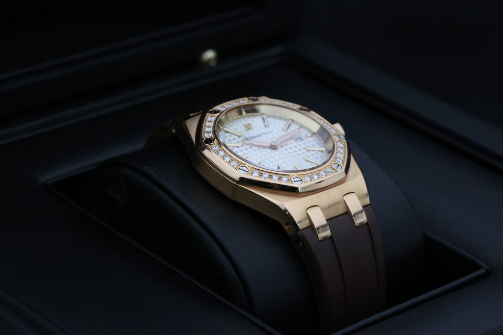 Audemars Piguet 67601OR.ZZ.D080CA.01 White LADIES ROYAL OAK 33mm 2010