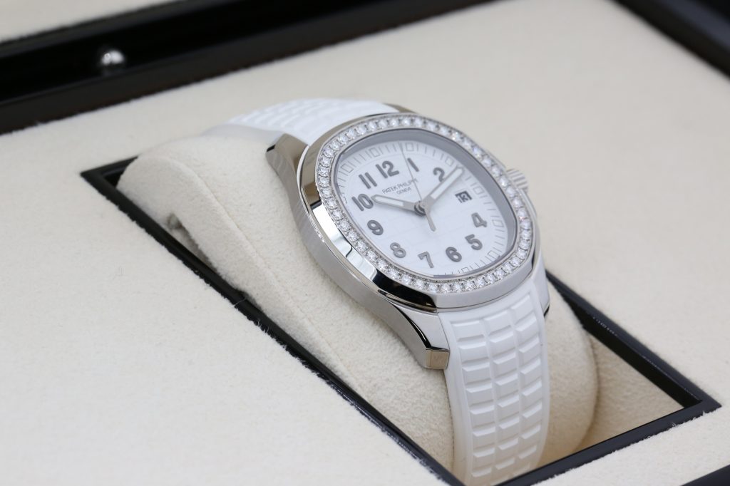 Patek Philippe 5267/200A-010 White AQUANAUT 38mm 2023 White Luce