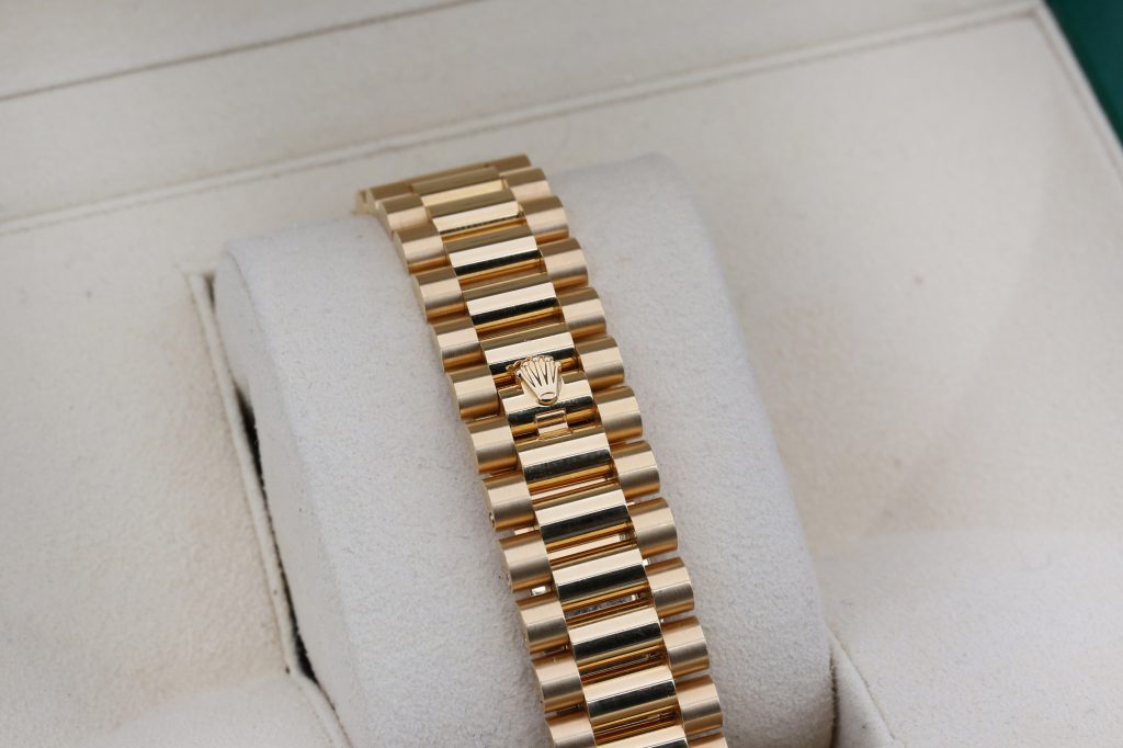 Rolex 228238 Silver DAY-DATE 40mm 2023