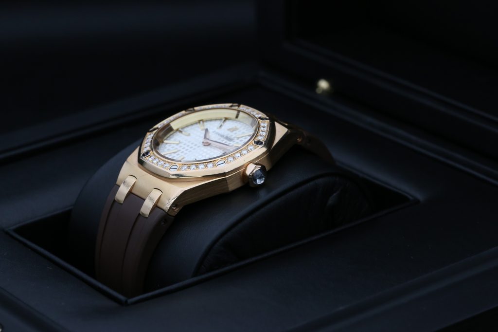 Audemars Piguet 67601OR.ZZ.D080CA.01 White LADIES ROYAL OAK 33mm 2010