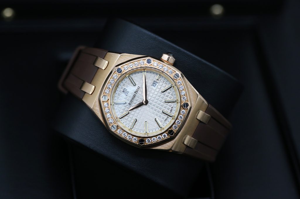 Audemars Piguet 67601OR.ZZ.D080CA.01 White LADIES ROYAL OAK 33mm 2010