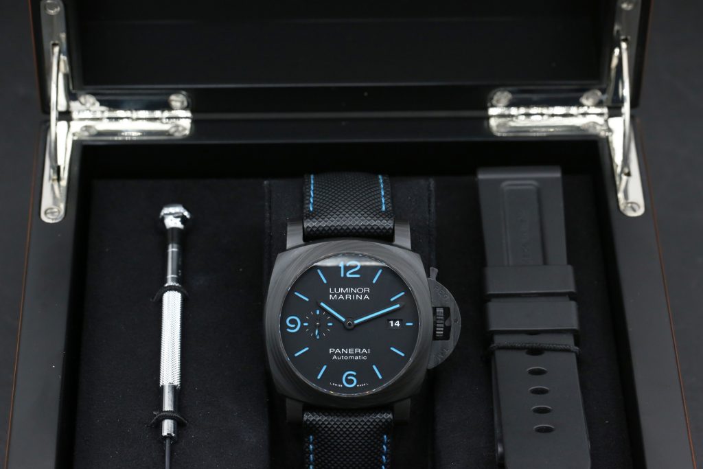 Panerai PAM01661 Black MARINA 44mm 2022