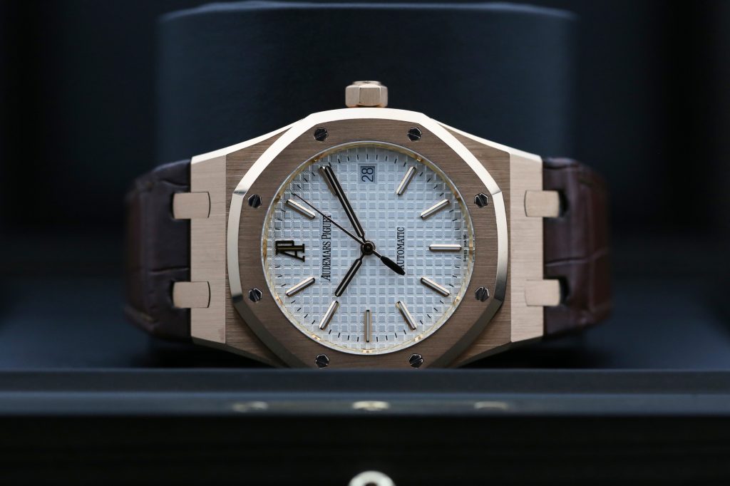 Audemars Piguet 15300OR.OO.D088CR.02 White ROYAL OAK  39mm 2010