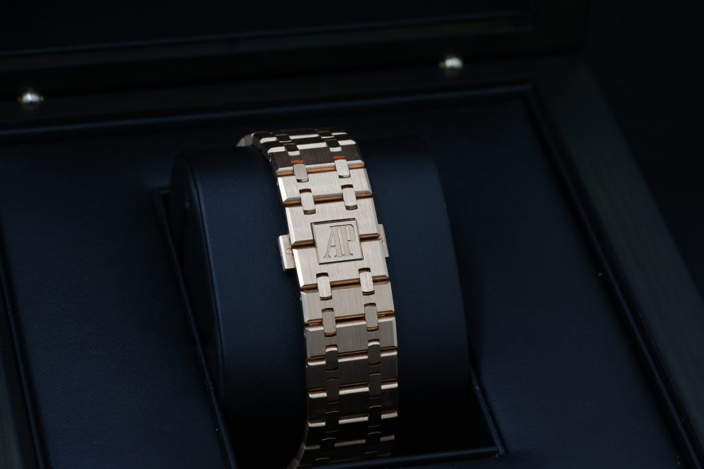 Audemars Piguet 15300OR.OO.D088CR.02 White ROYAL OAK 39mm 2010