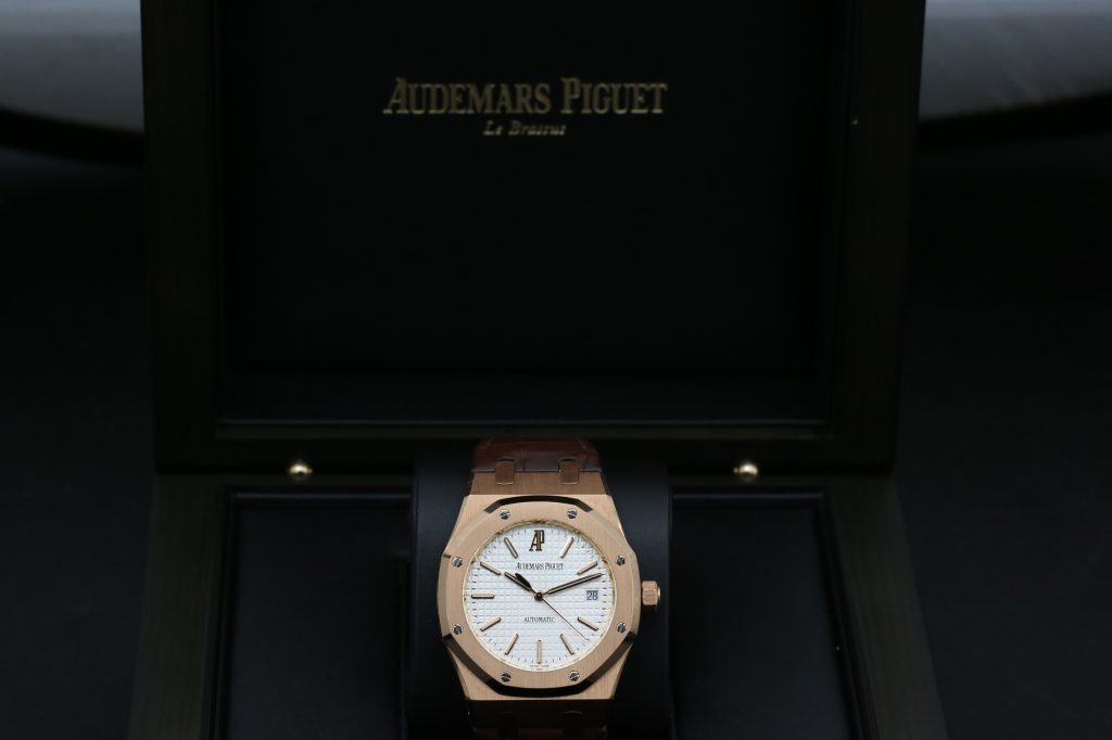 Audemars Piguet 15300OR.OO.D088CR.02 White ROYAL OAK  39mm 2010
