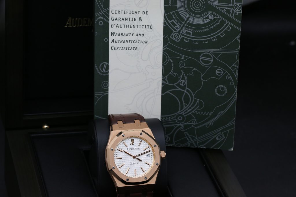 Audemars Piguet 15300OR.OO.D088CR.02 White ROYAL OAK  39mm 2010
