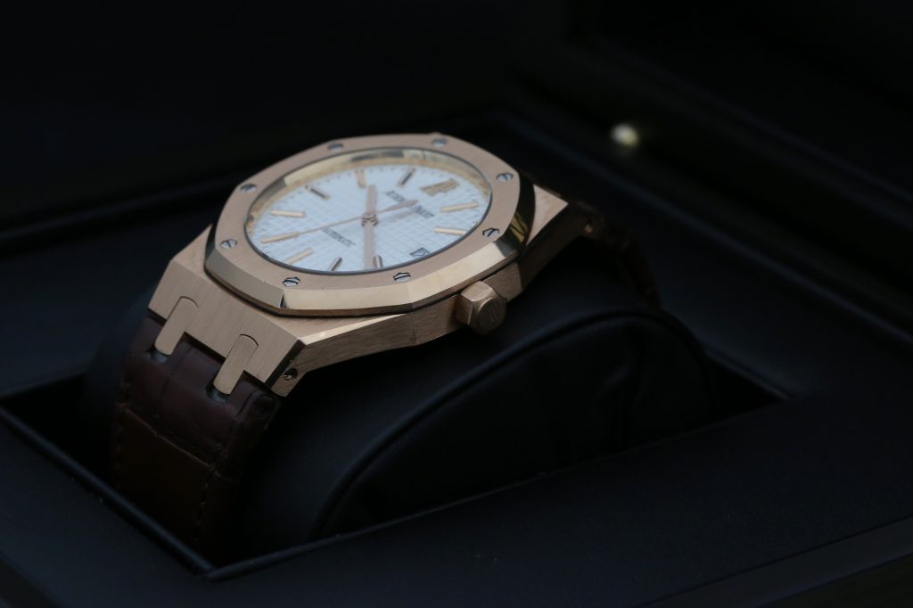 Audemars Piguet 15300OR.OO.D088CR.02 White ROYAL OAK  39mm 2010