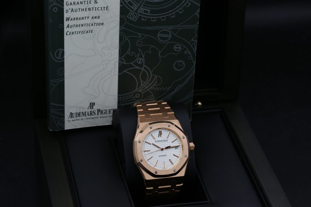 Audemars Piguet 15300OR.OO.D088CR.02 White ROYAL OAK 39mm 2010