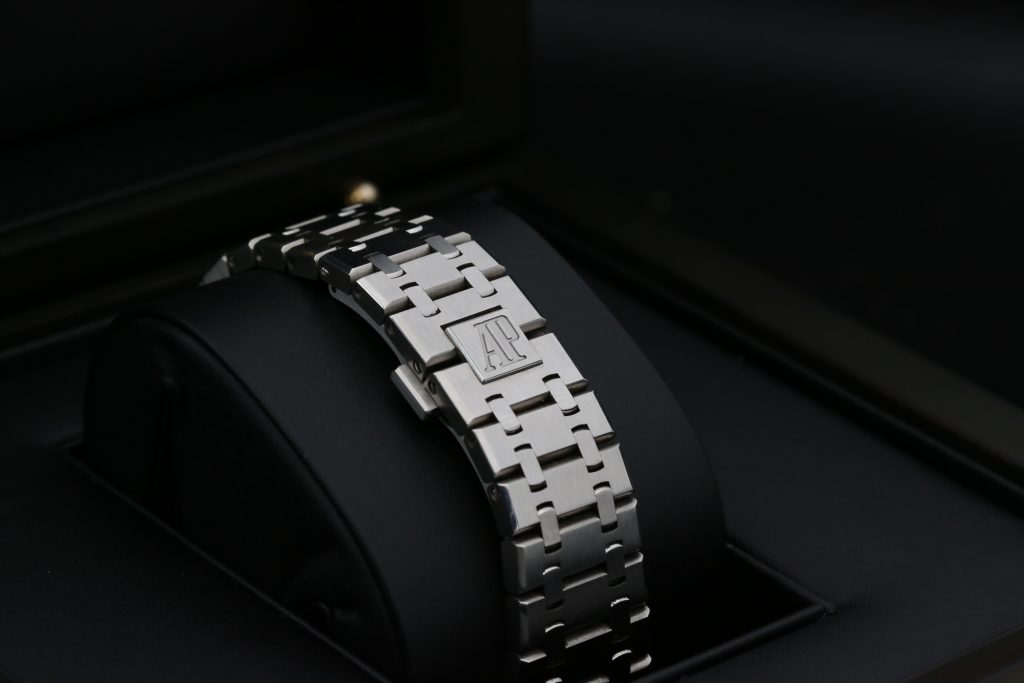Audemars Piguet 15400ST.OO.1220ST.02.A White ROYAL OAK  41mm 2021