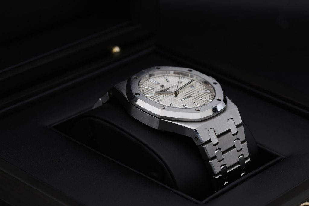 Audemars Piguet 15400ST.OO.1220ST.02.A White ROYAL OAK  41mm 2021