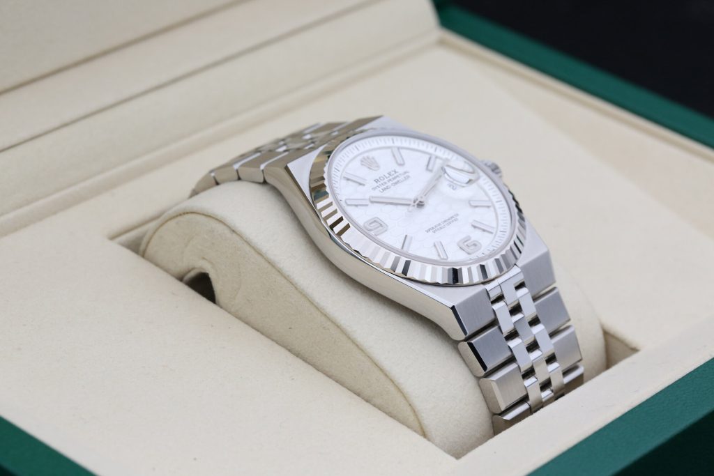 Rolex 127334 White LAND DWELLER  40mm 2025