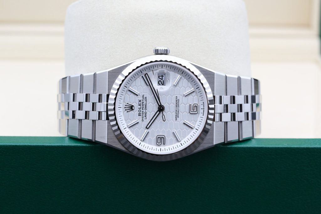 Rolex 127334 White LAND DWELLER  40mm 2025
