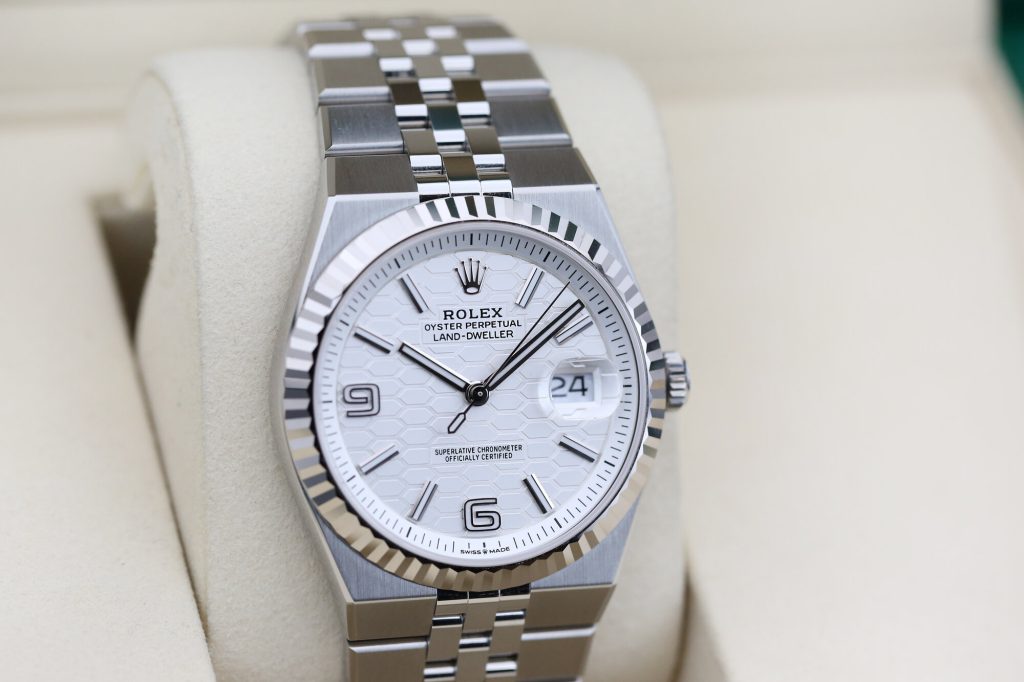 Rolex 127334 White LAND DWELLER  40mm 2025