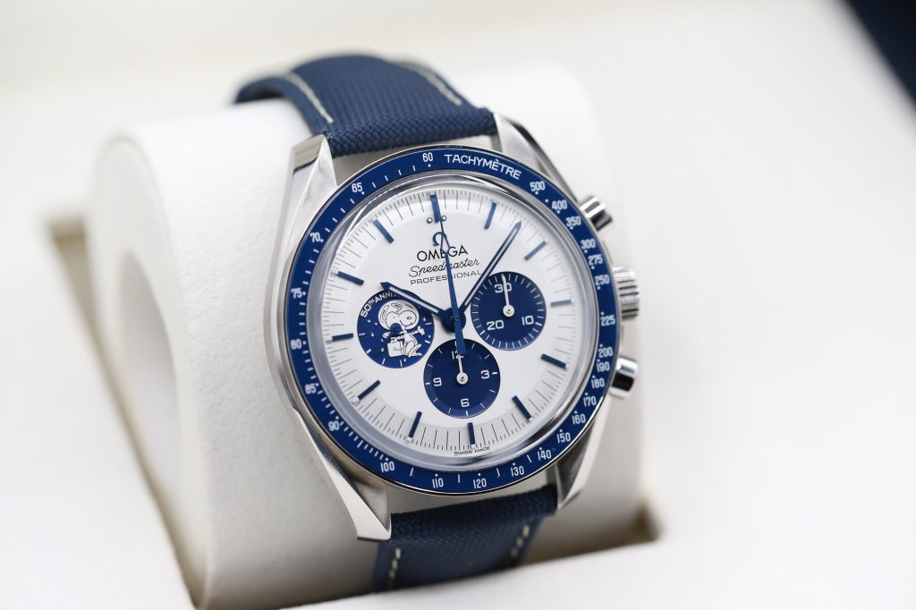 Omega 310.32.42.50.02.001 Silver SPEEDMASTER 42mm 2024 Snoopy