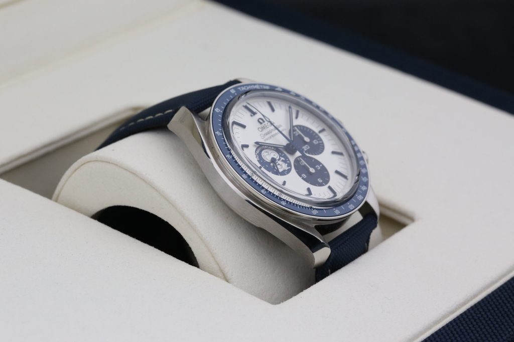 Omega 310.32.42.50.02.001 Silver SPEEDMASTER 42mm 2024 Snoopy