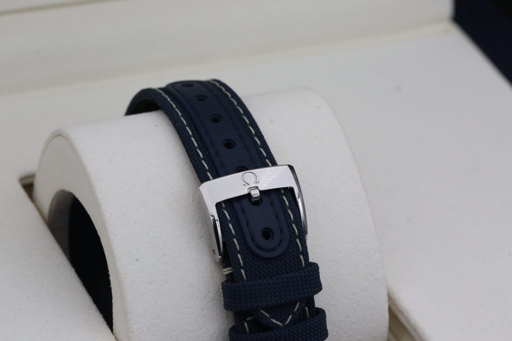 Omega 310.32.42.50.02.001 Silver SPEEDMASTER 42mm 2024 Snoopy