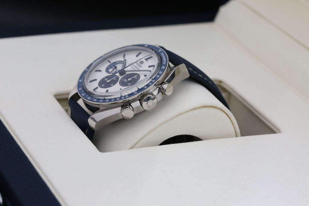 Omega 310.32.42.50.02.001 Silver SPEEDMASTER 42mm 2024 Snoopy