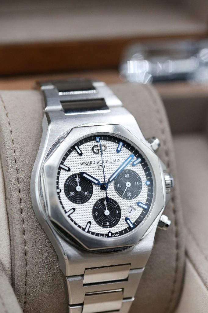 Girard Perregaux 81020-11-131-11A Panda LAUREATO 42mm 2021
