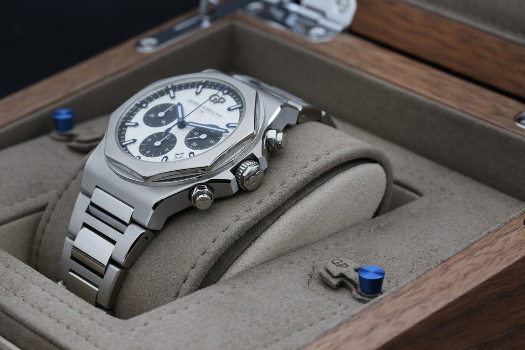 Girard Perregaux 81020-11-131-11A Panda LAUREATO 42mm 2021
