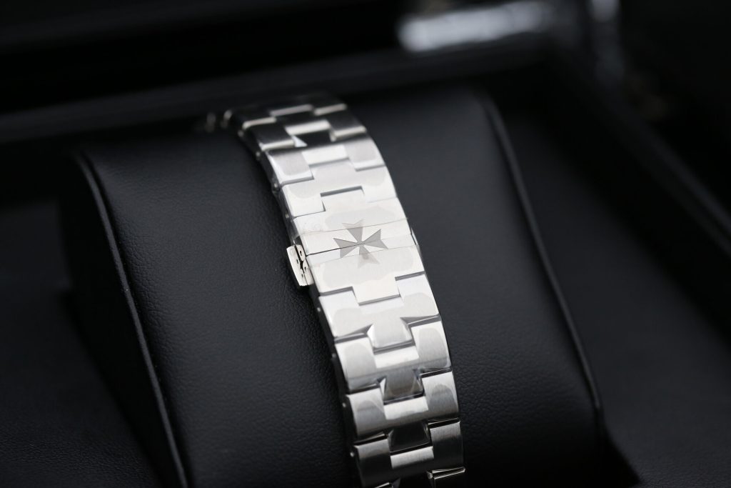 Vacheron Constantin 5520V/210A-B481 Black OVERSEAS  42.5mm 2025