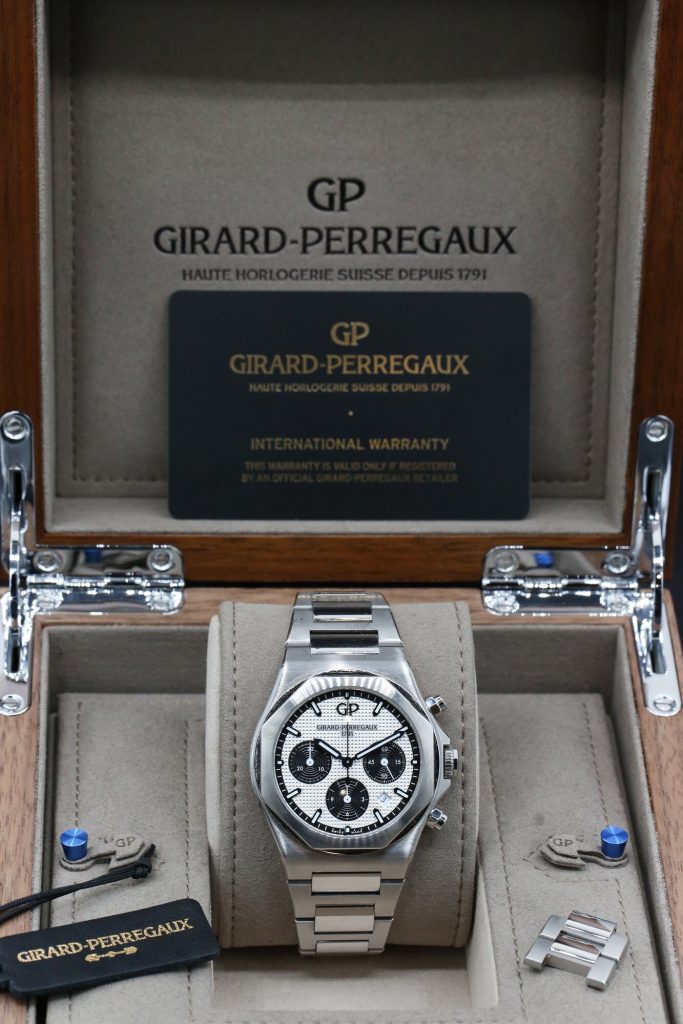 Girard Perregaux 81020-11-131-11A Panda LAUREATO 42mm 2021