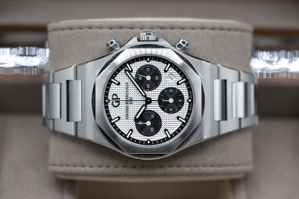 Girard Perregaux 81020-11-131-11A Panda LAUREATO 42mm 2021