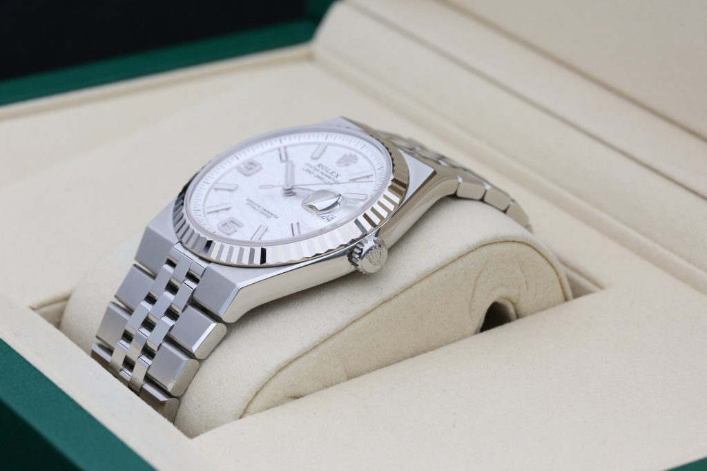 Rolex 127334 White LAND DWELLER  40mm 2025