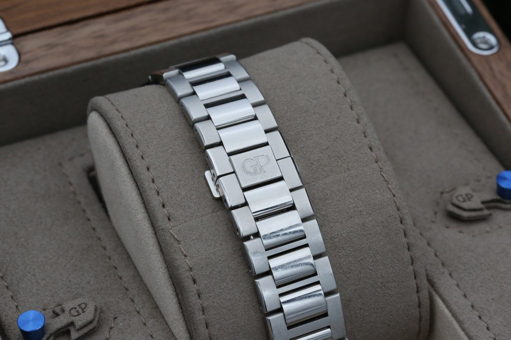Girard Perregaux 81020-11-131-11A Panda LAUREATO 42mm 2021