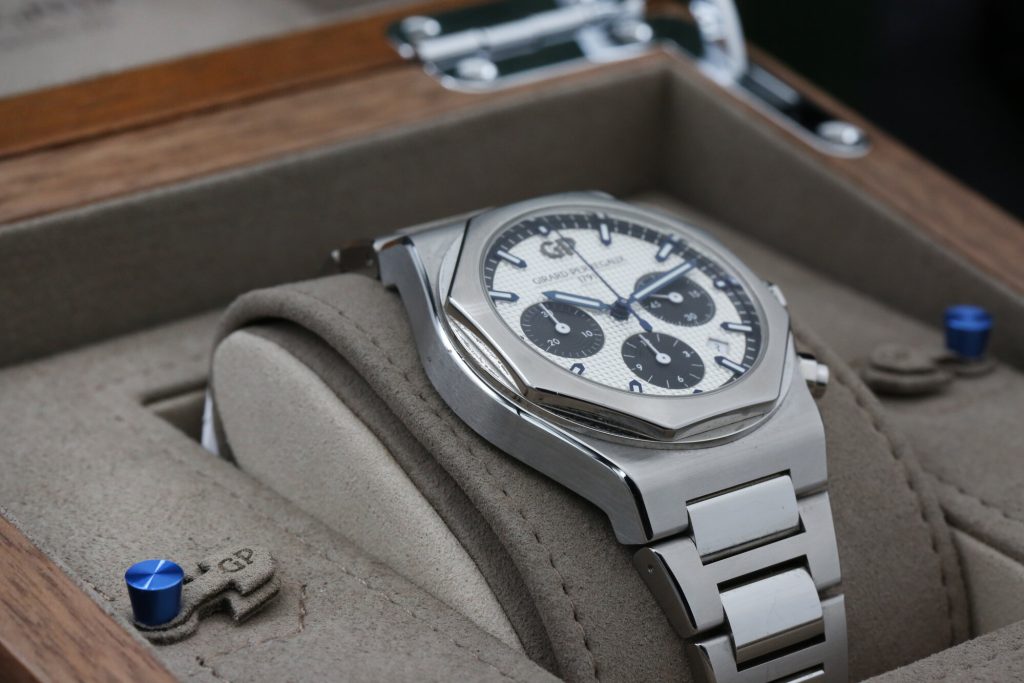 Girard Perregaux 81020-11-131-11A Panda LAUREATO 42mm 2021
