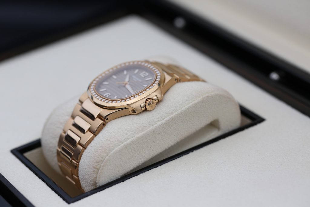 Patek Philippe 7010/1R-012 Gold NAUTILUS 32mm 2016