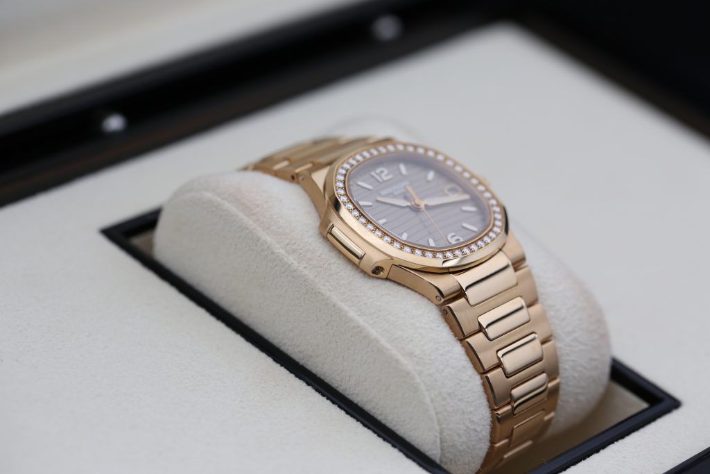 Patek Philippe 7010/1R-012 Gold NAUTILUS 32mm 2016