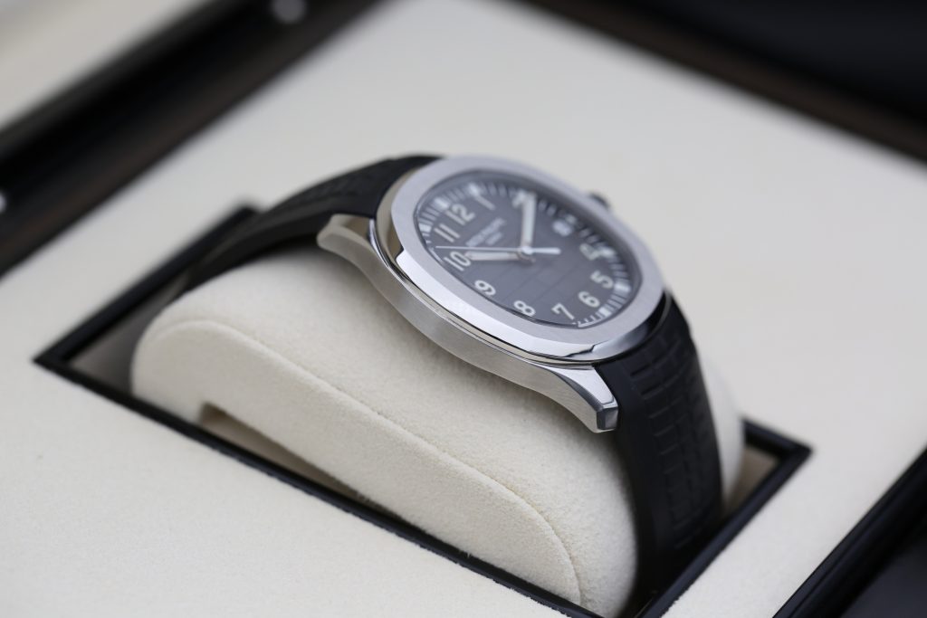 Patek Philippe 5167A-001 Charcoal Grey AQUANAUT  40.8mm 2018